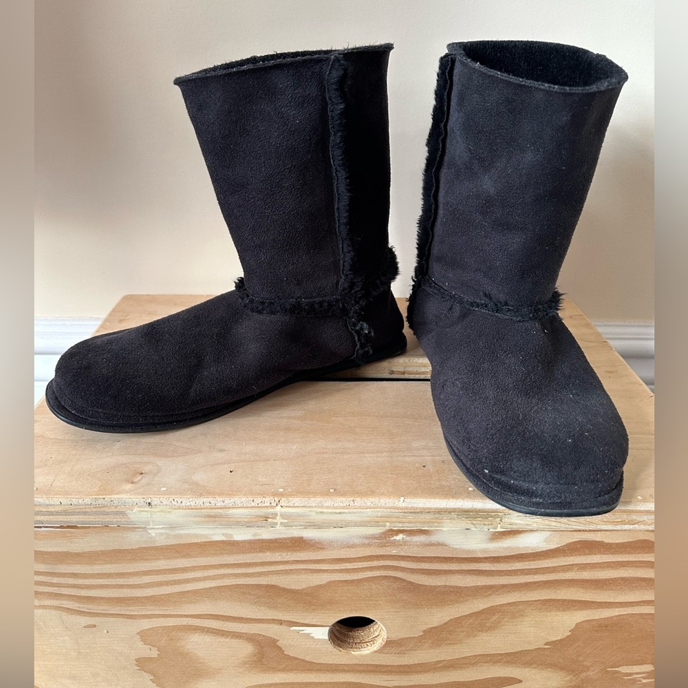 Black faux suede comfy style booties